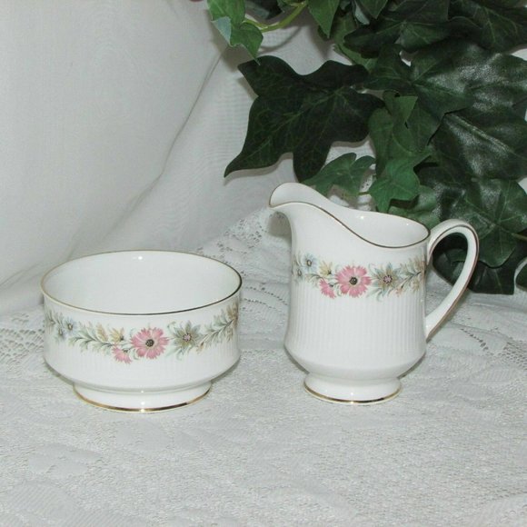 Paragon Belinda Vintage Bone China Creamer & Sugar Bowl Floral Field Flowers - Picture 1 of 6